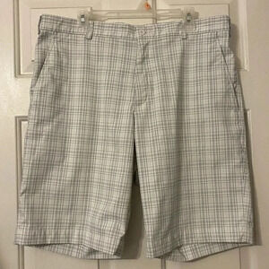 Nike Men’s White Plaid golf shorts 36 Waist‎